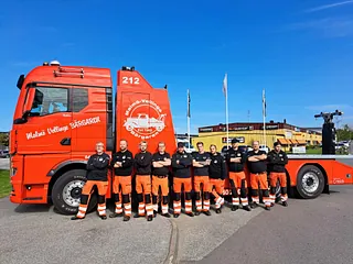 Bärgare på Malmö-Vellinge Bärgaren placerade framför en glakbärgare i Vellinge