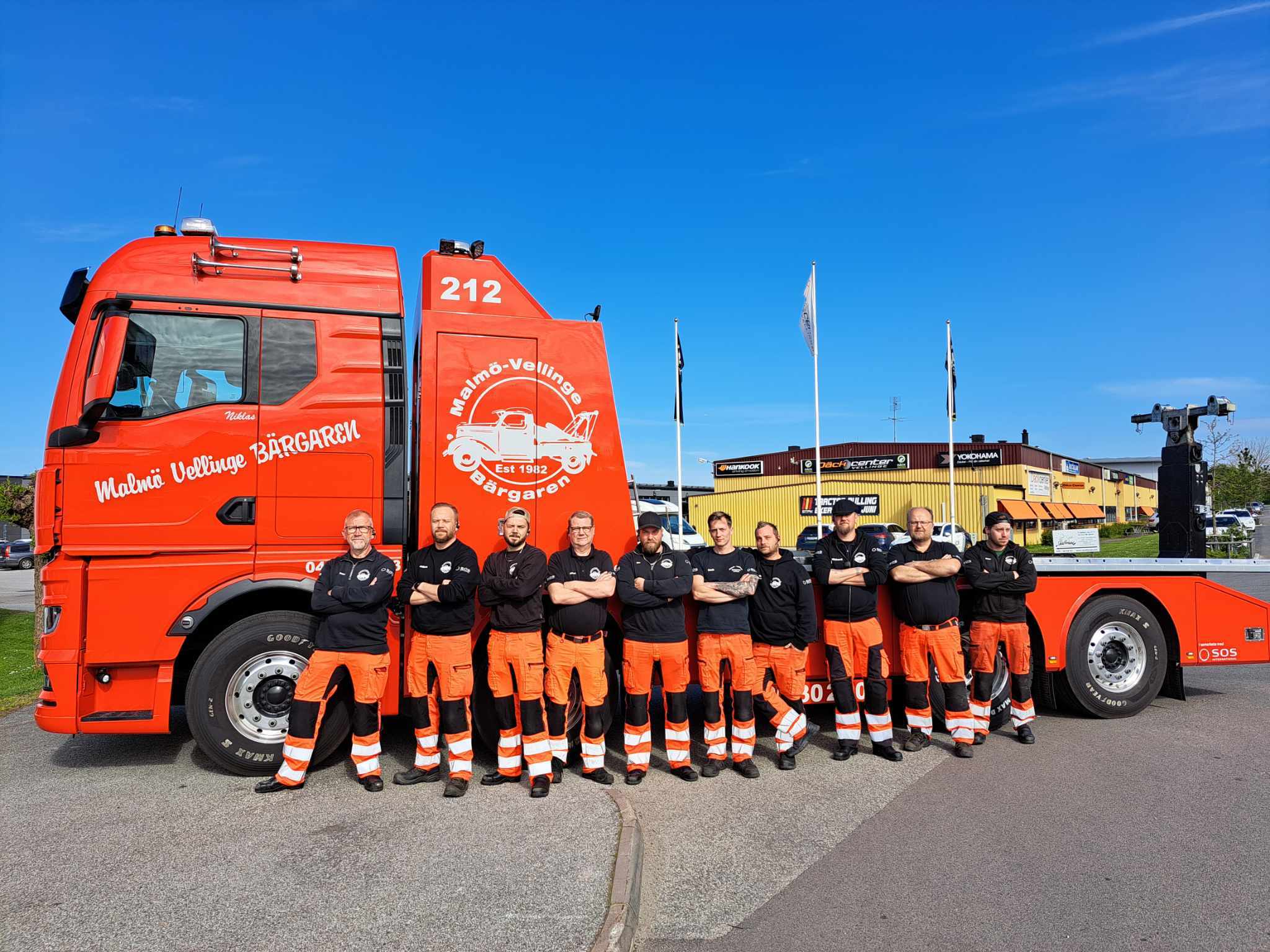 Bärgare på Malmö-Vellinge Bärgaren placerade framför en glakbärgare i Vellinge